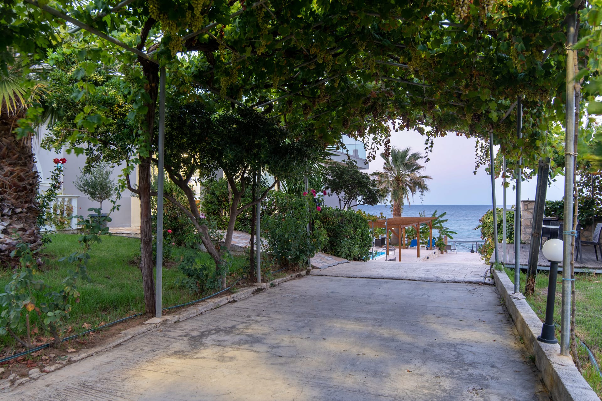 Belussi Beach Hotel & Suites