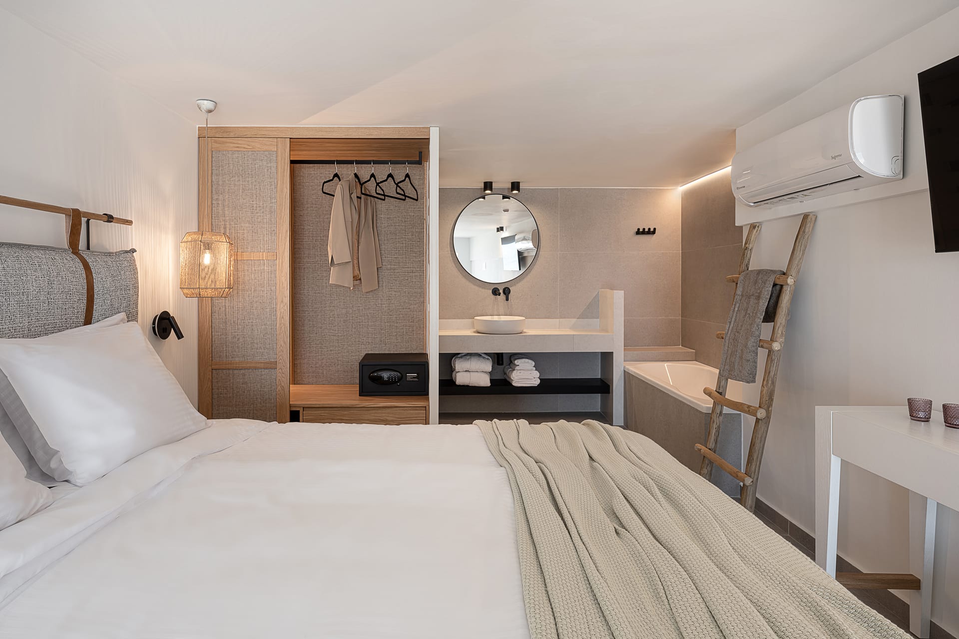 Calla Luxury Seafront Suites