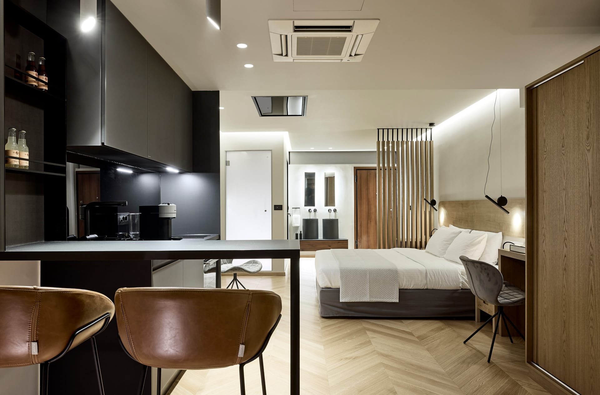 Cama Luxury Suites Kavouri