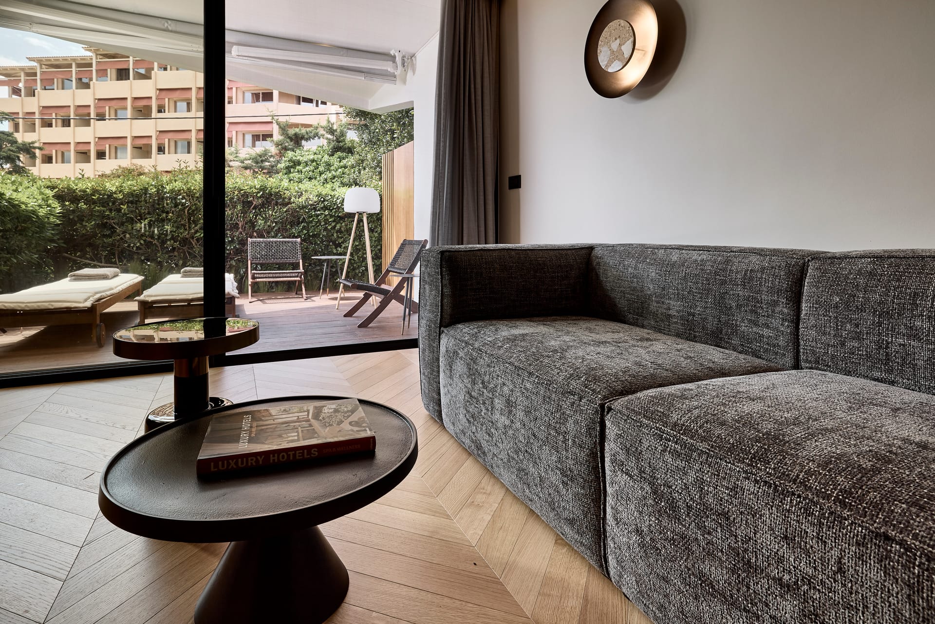 Cama Luxury Suites Kavouri