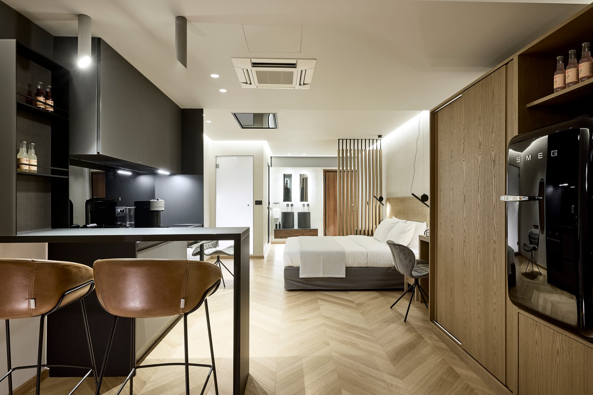 Cama Luxury Suites Kavouri