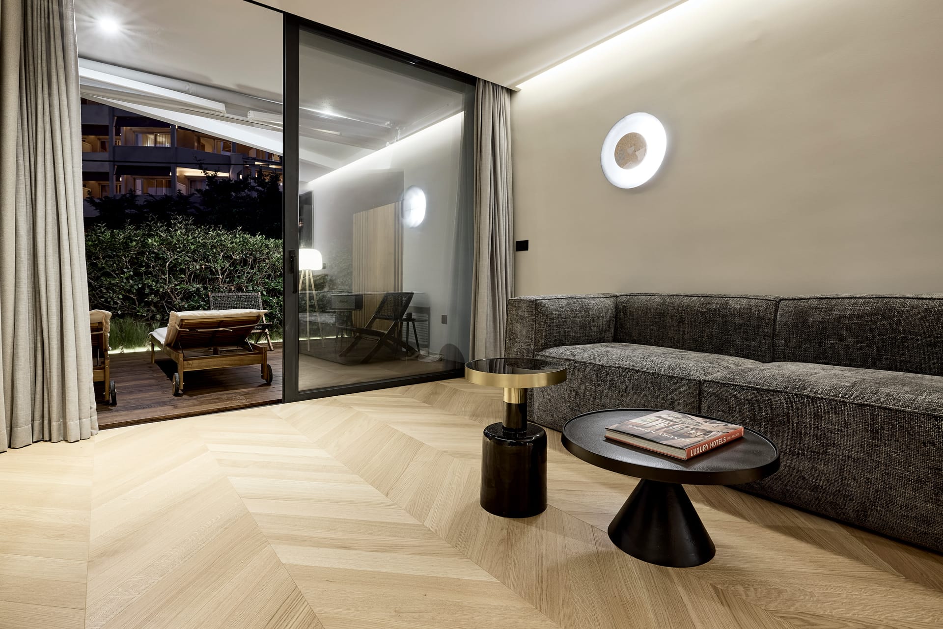 Cama Luxury Suites Kavouri