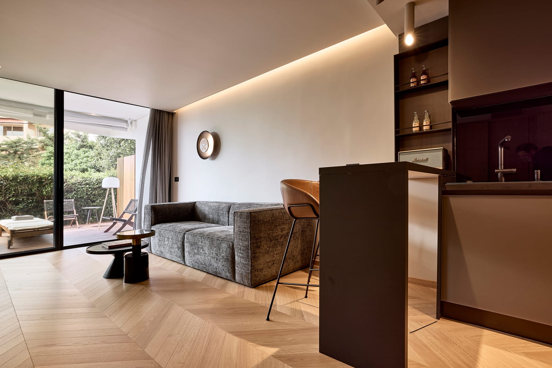 Cama Luxury Suites Kavouri