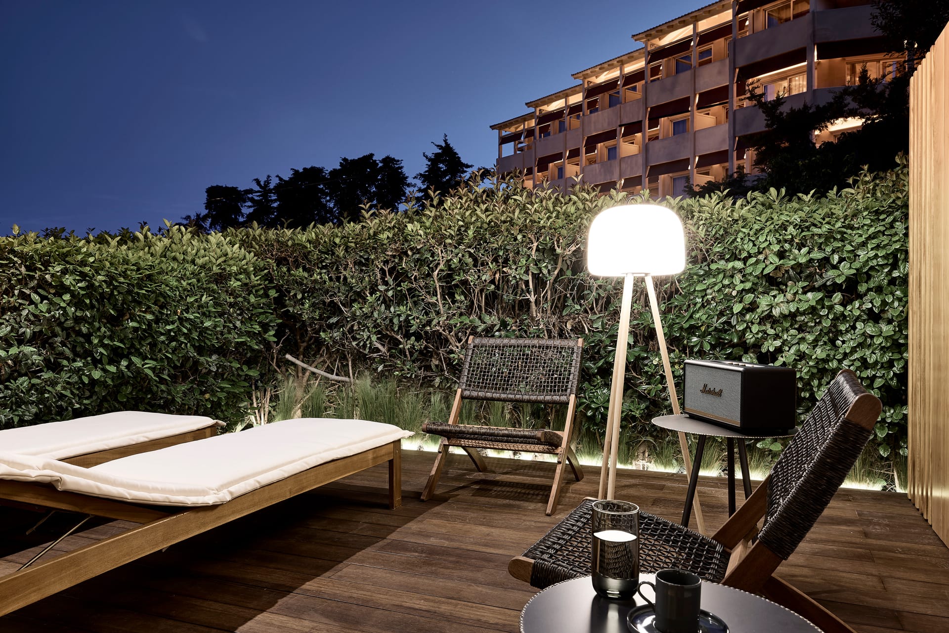 Cama Luxury Suites Kavouri