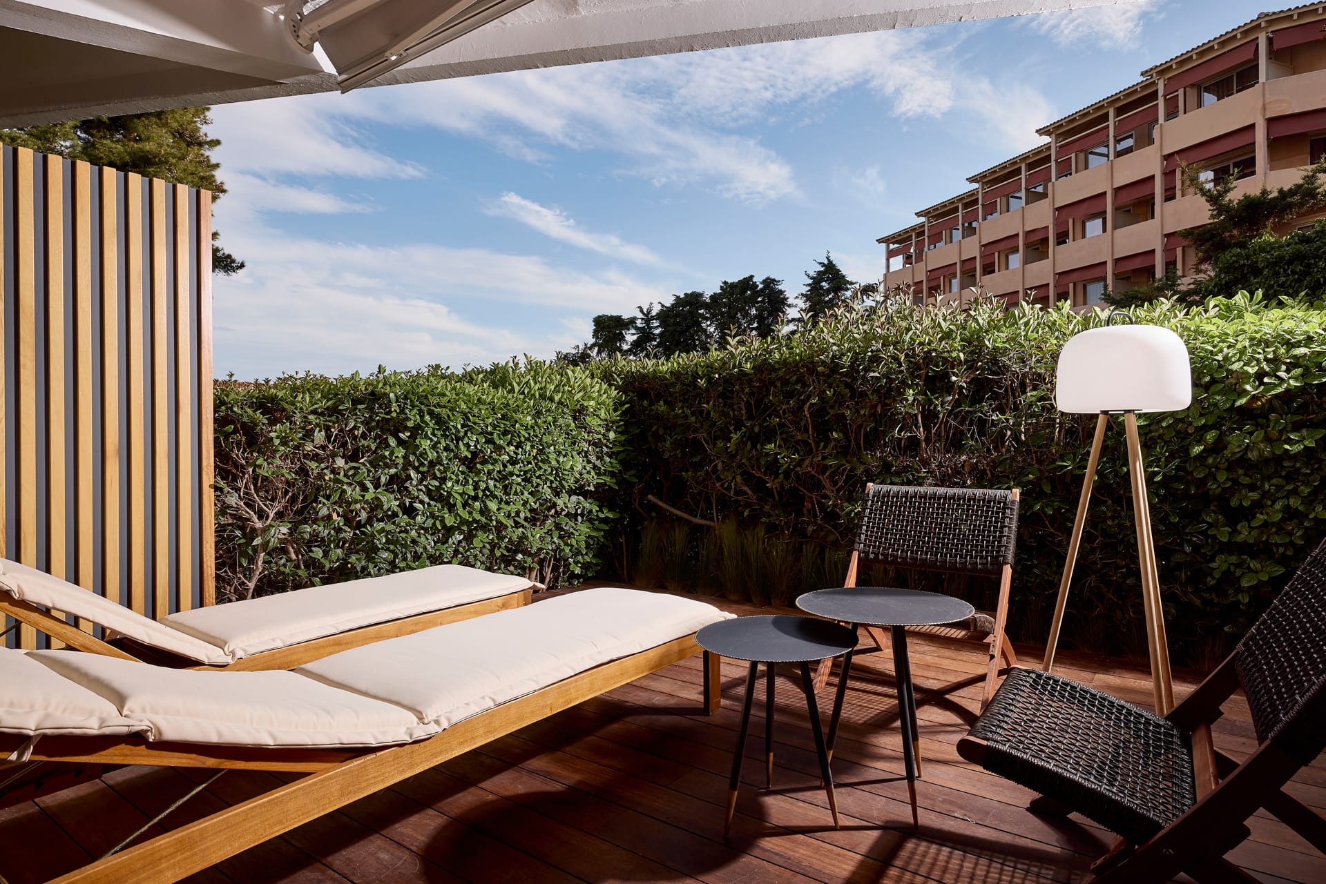 Cama Luxury Suites Kavouri