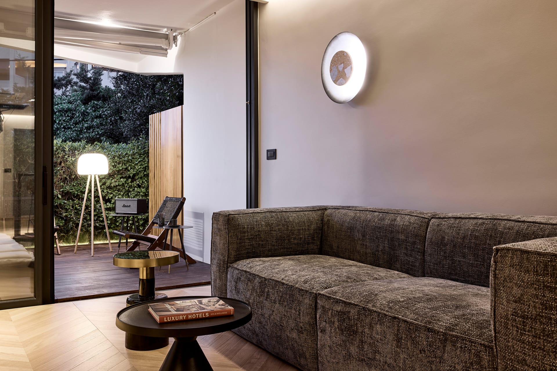 Cama Luxury Suites Kavouri