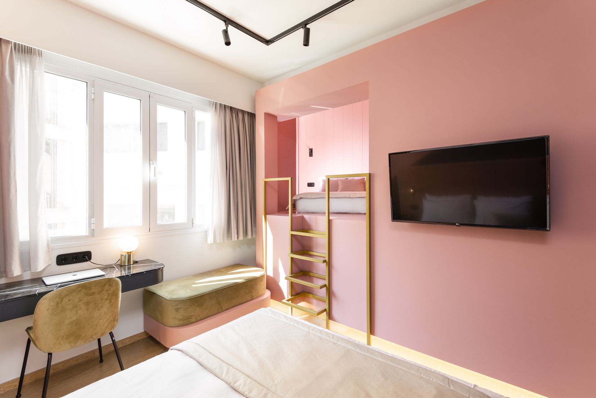 COLORS Hotel Athens