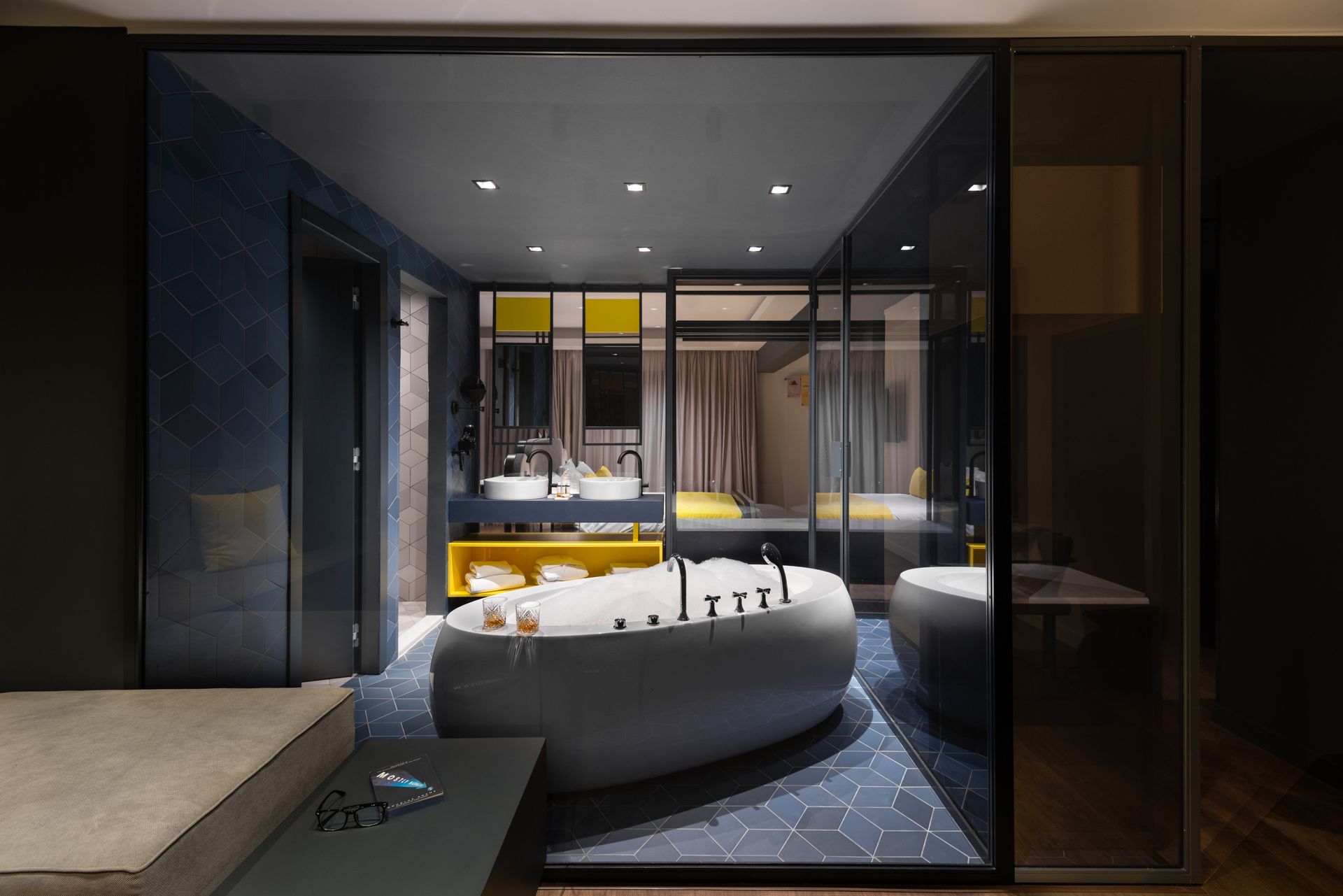 COLORS Hotel Athens