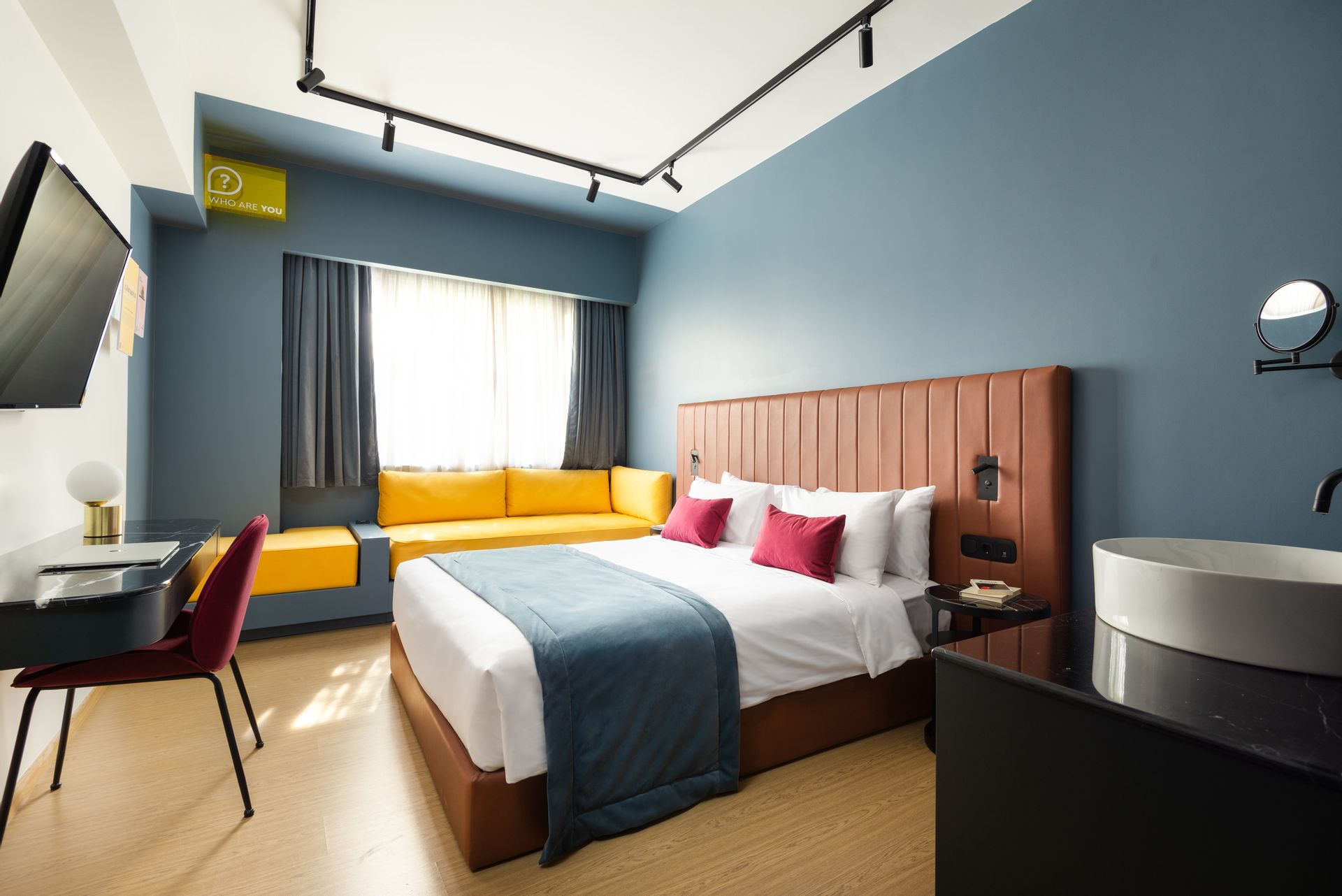 COLORS Hotel Athens