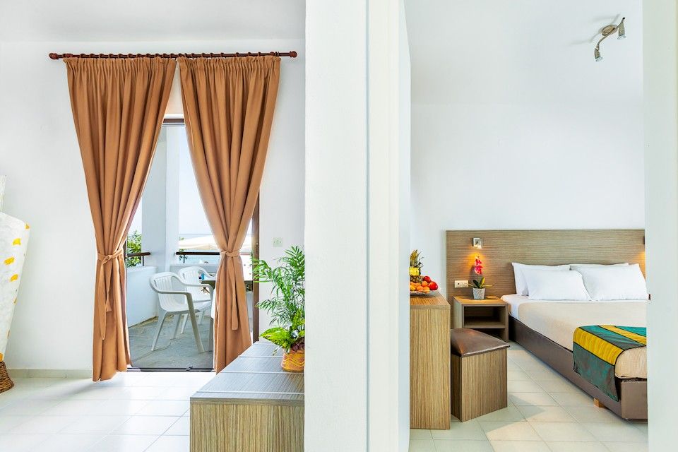 Xenios Dolphin Beach Hotel