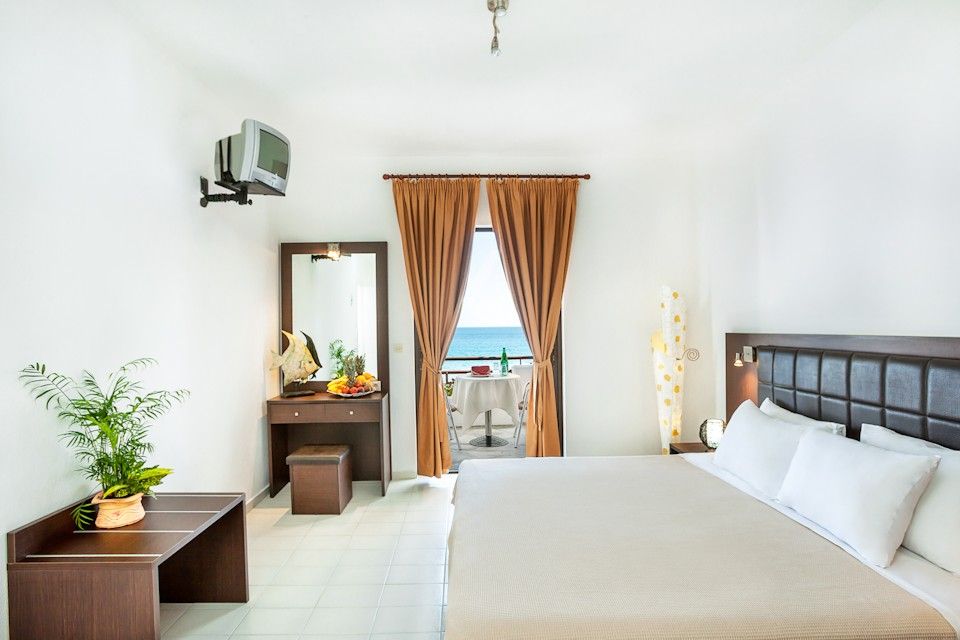Xenios Dolphin Beach Hotel