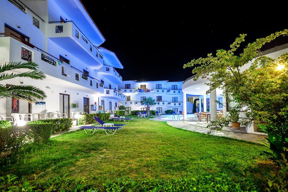 Xenios Dolphin Beach Hotel