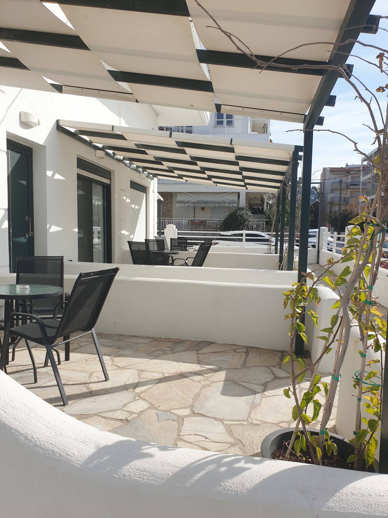 Eantos Studios & Suites