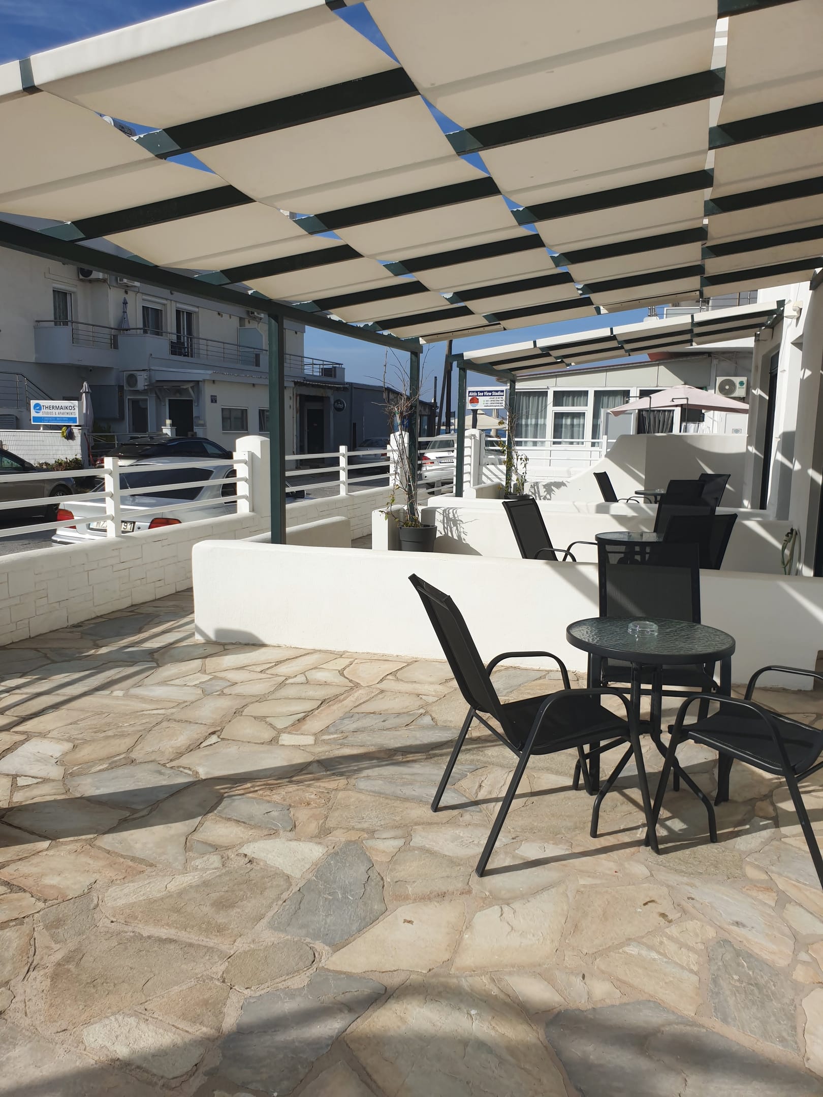 Eantos Studios & Suites