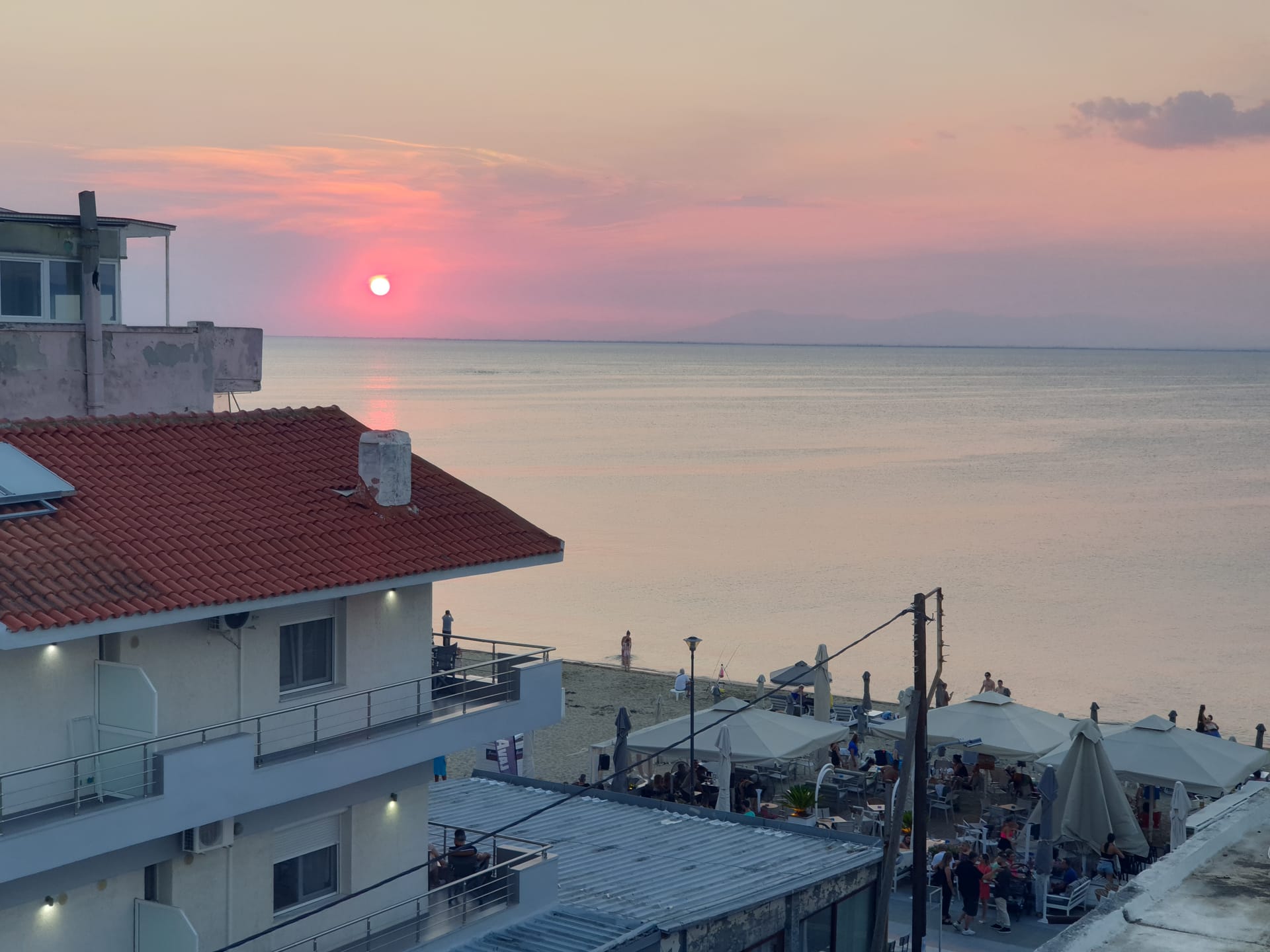 Eantos Studios & Suites