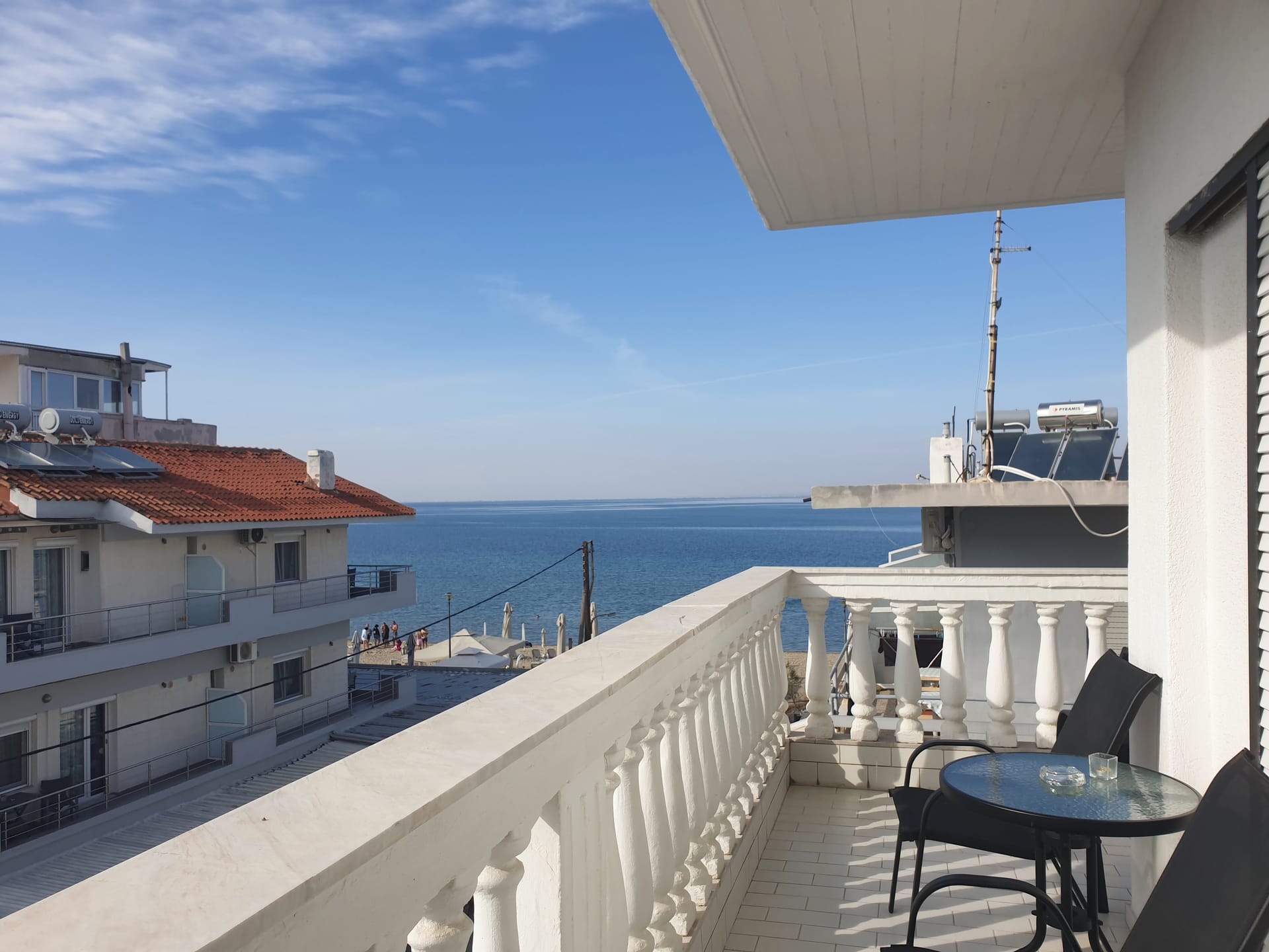Eantos Studios & Suites