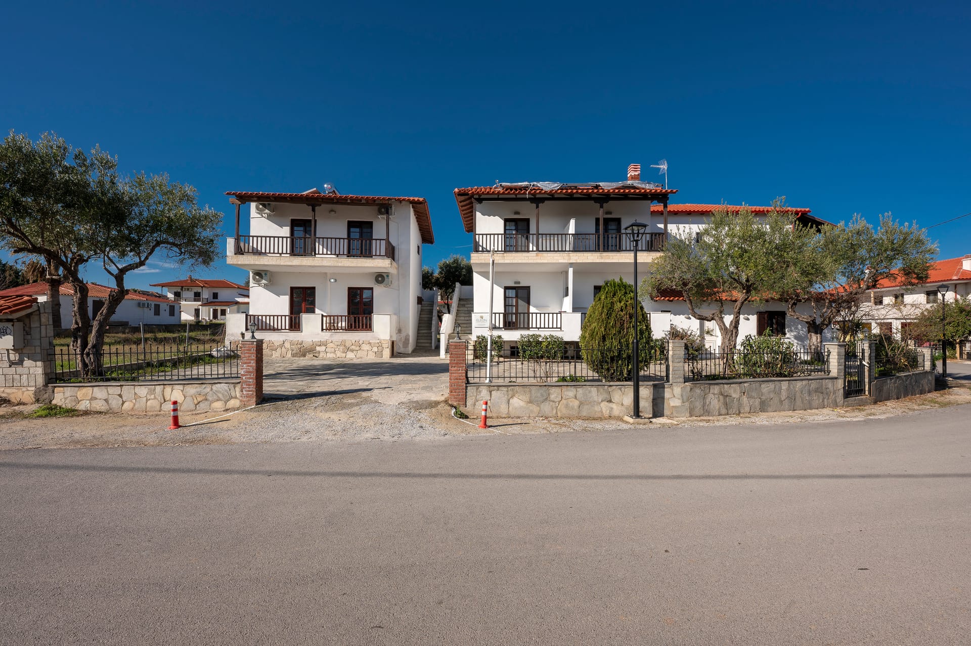 Eleon Suites & Apartments Halkidiki