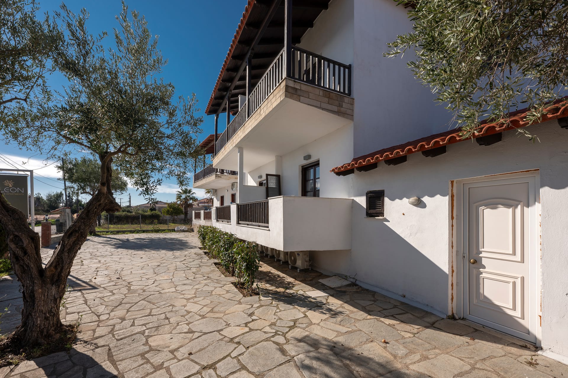 Eleon Suites & Apartments Halkidiki