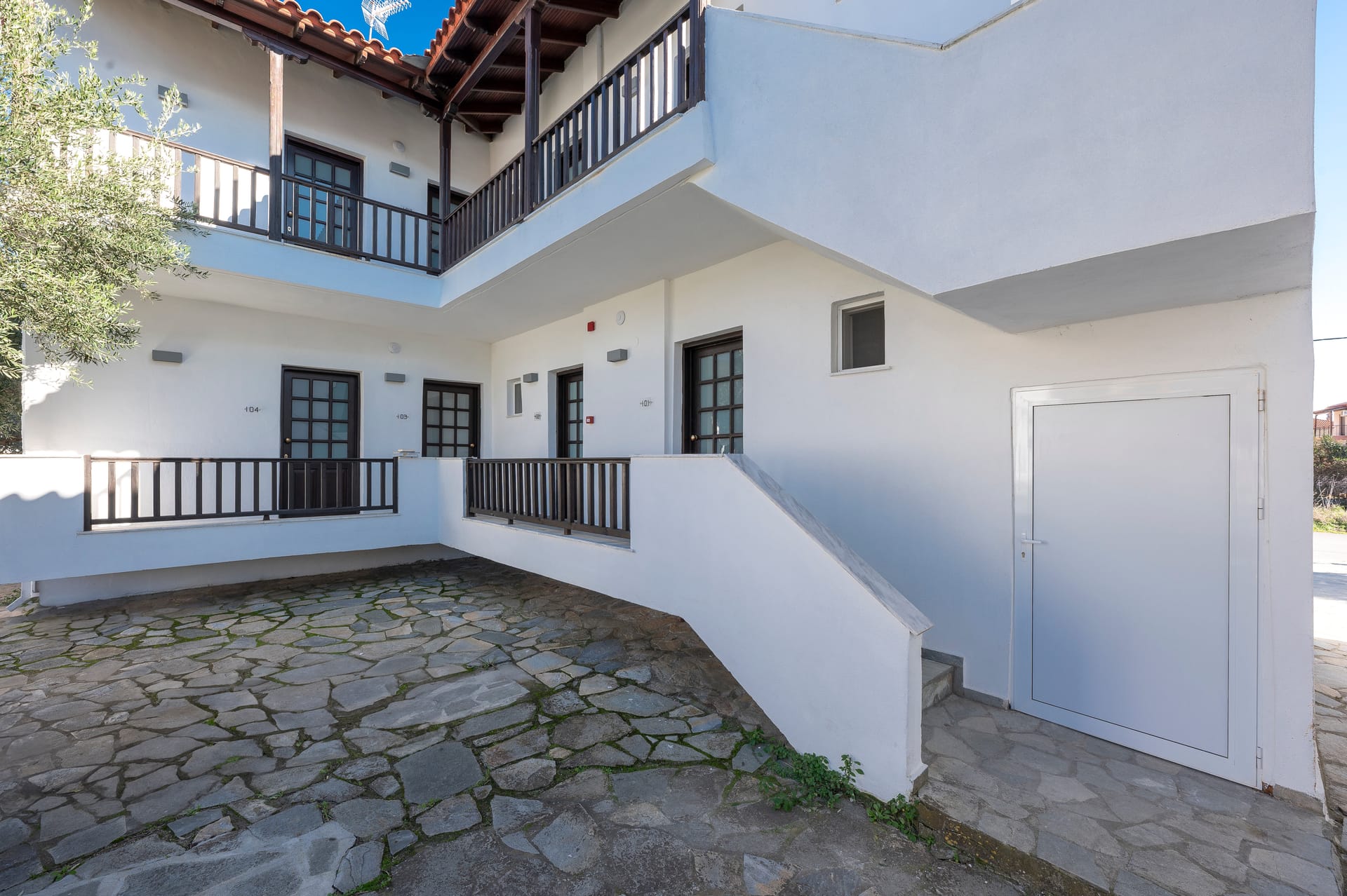 Eleon Suites & Apartments Halkidiki