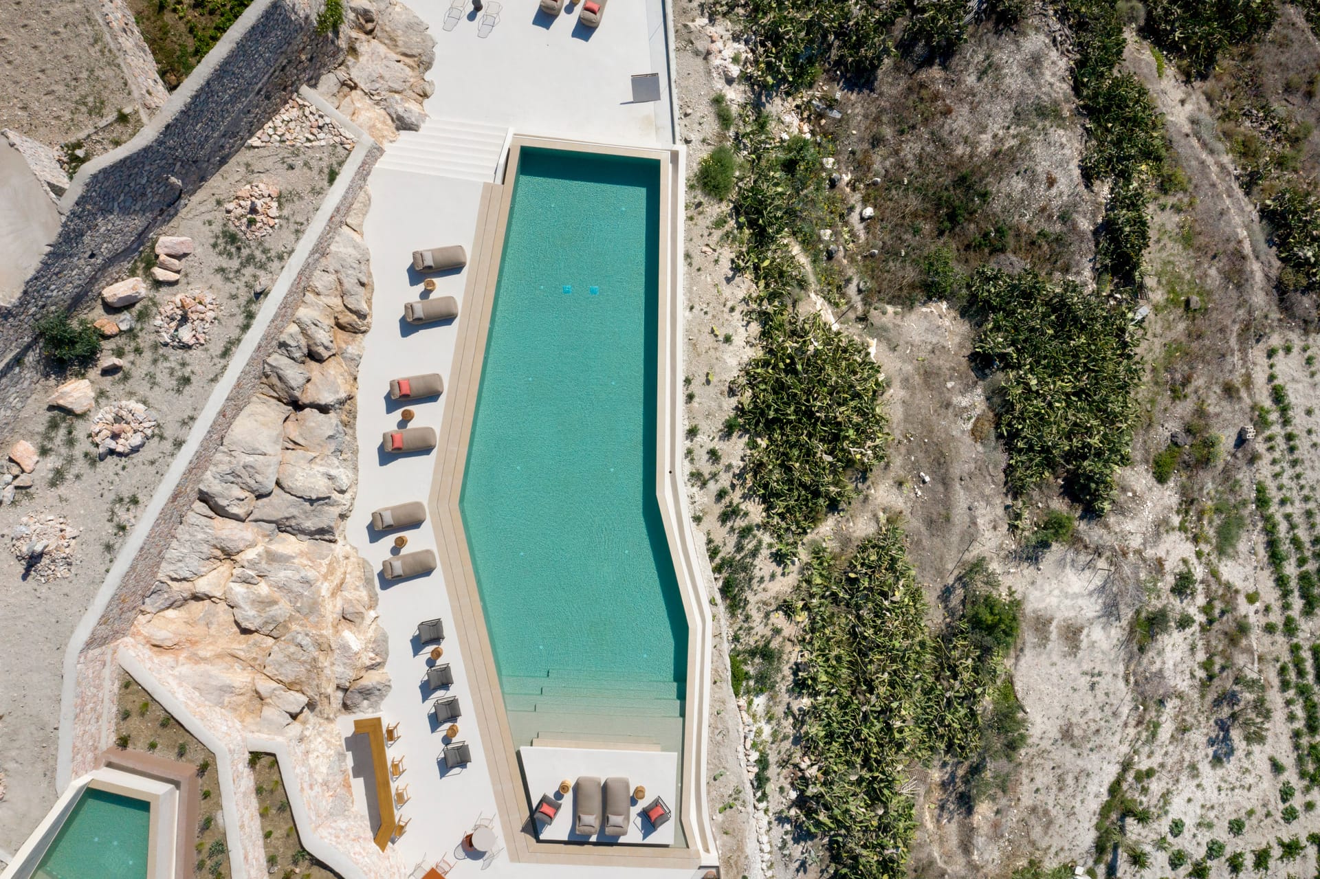 Elessa Hotel