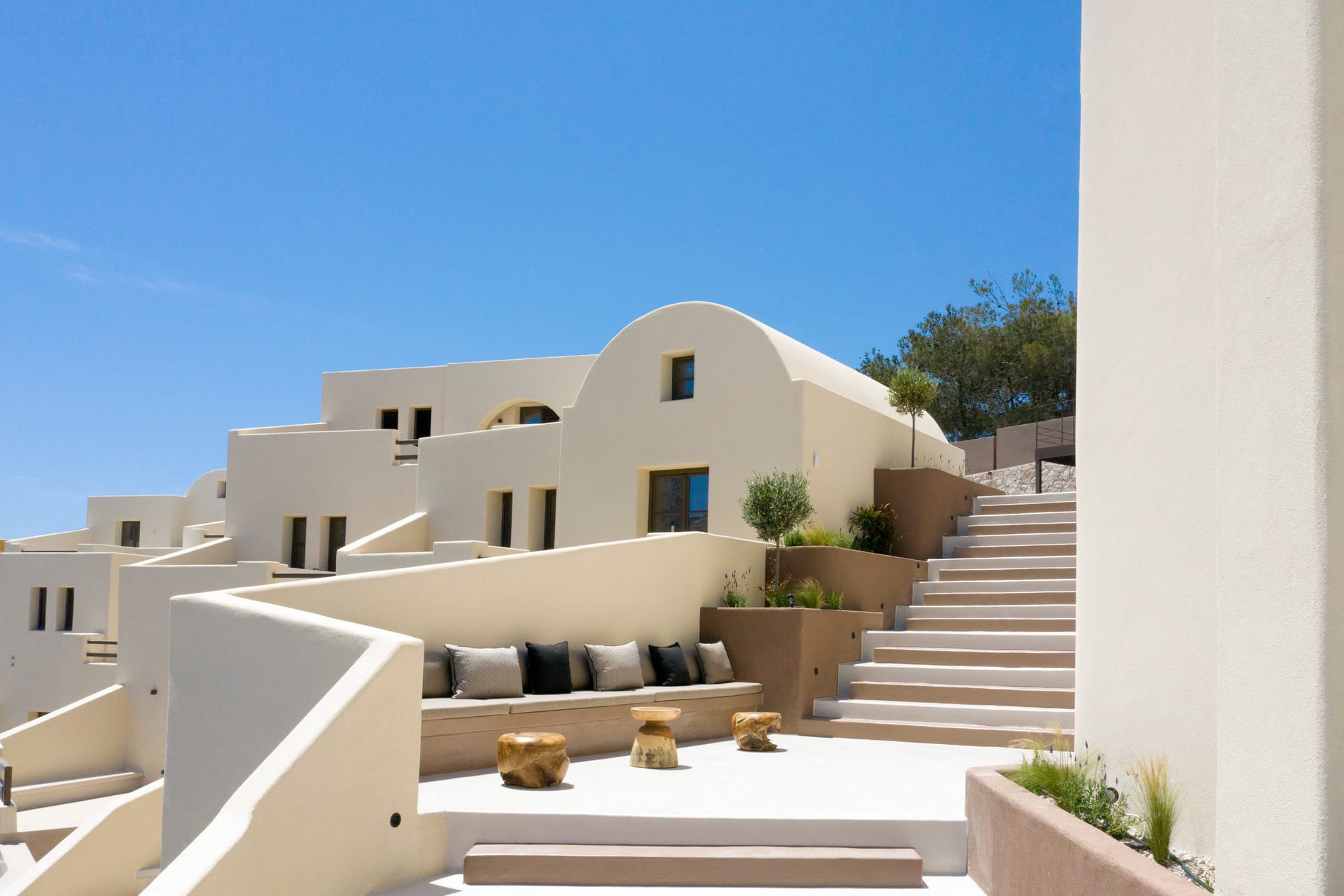 Elessa Hotel