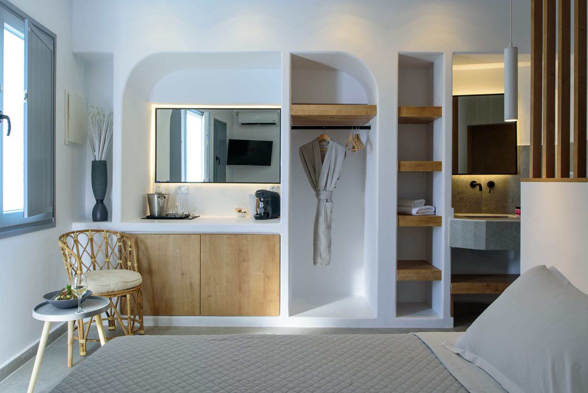 Elia Caldera Suites