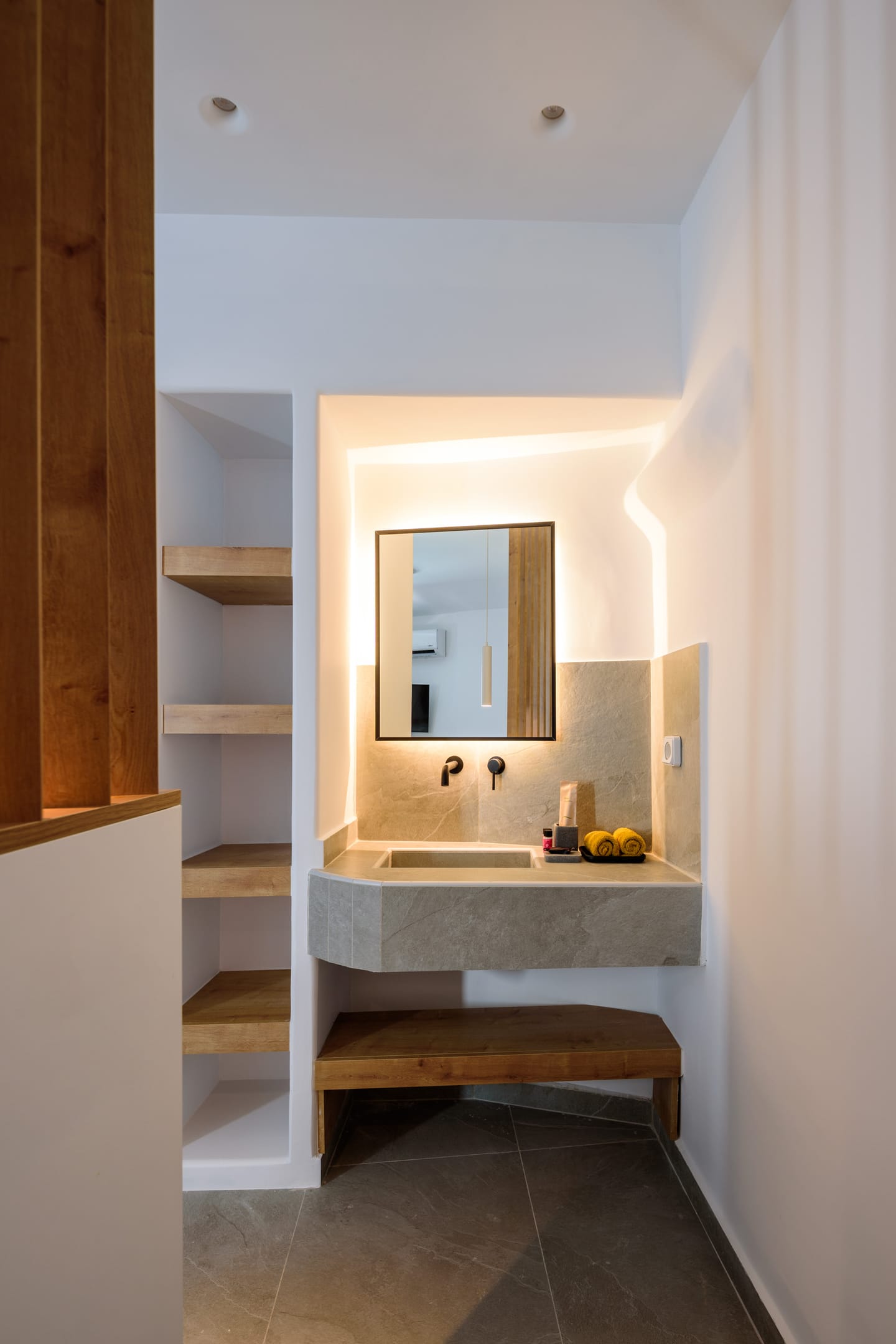 Elia Caldera Suites