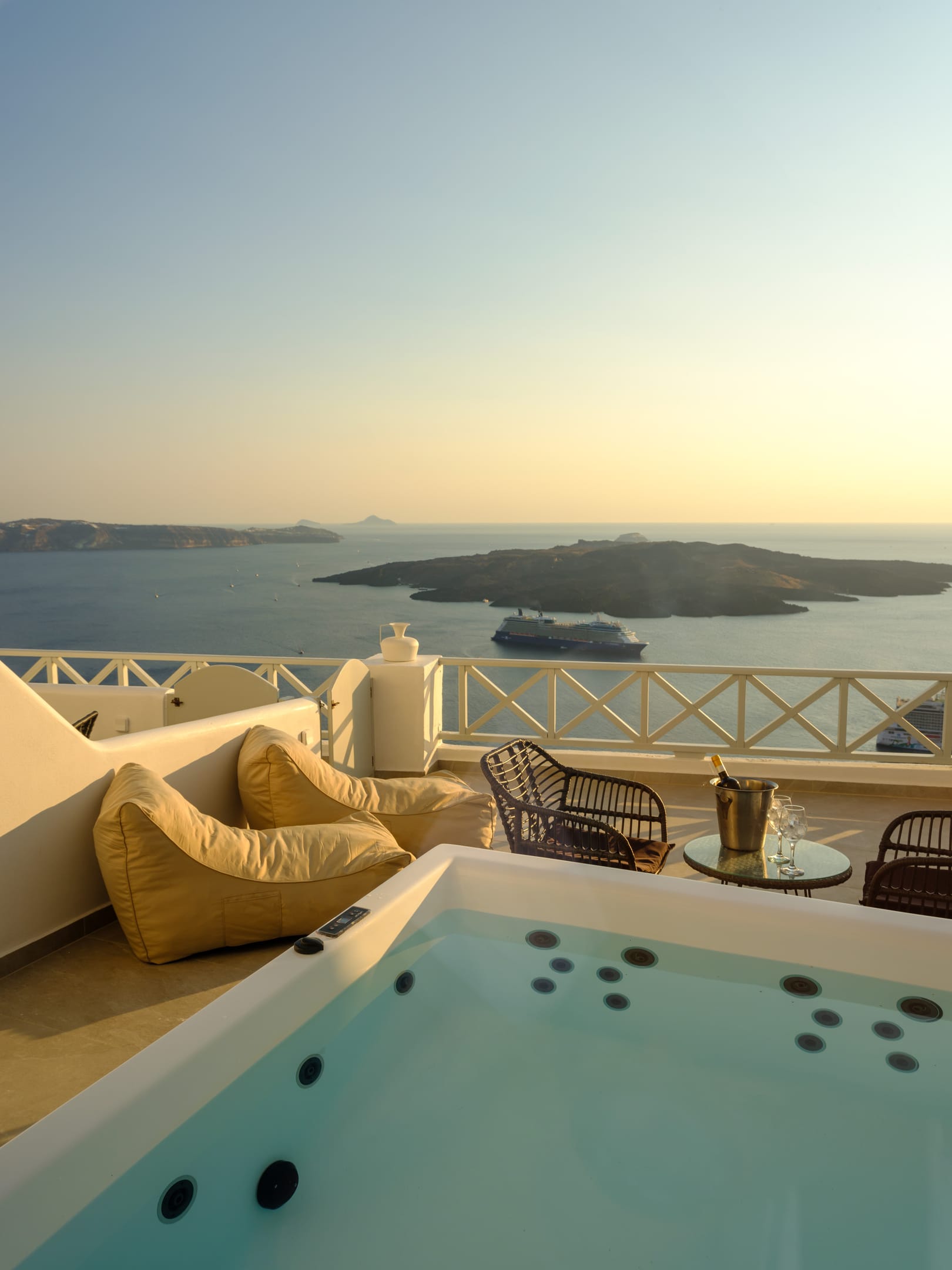 Elia Caldera Suites