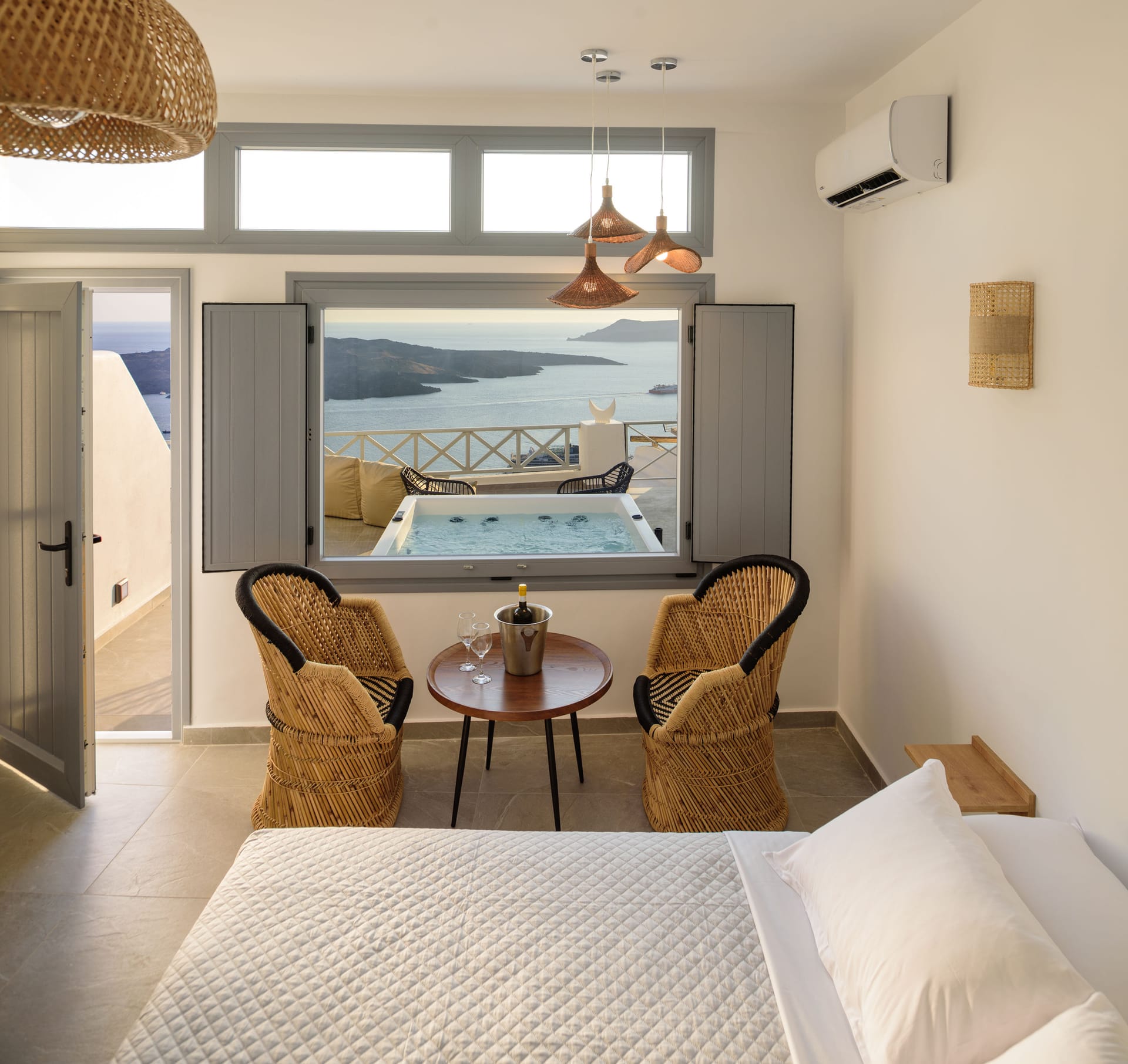 Elia Caldera Suites