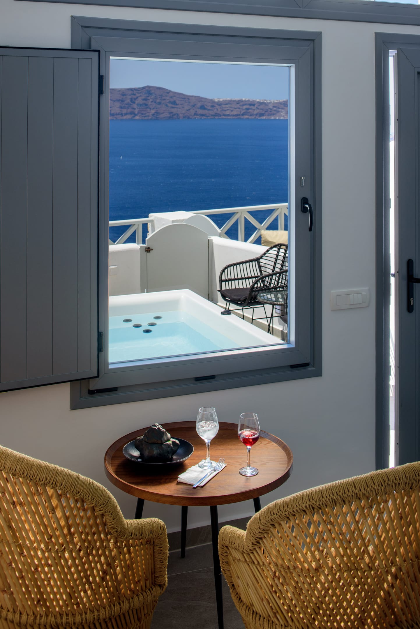 Elia Caldera Suites