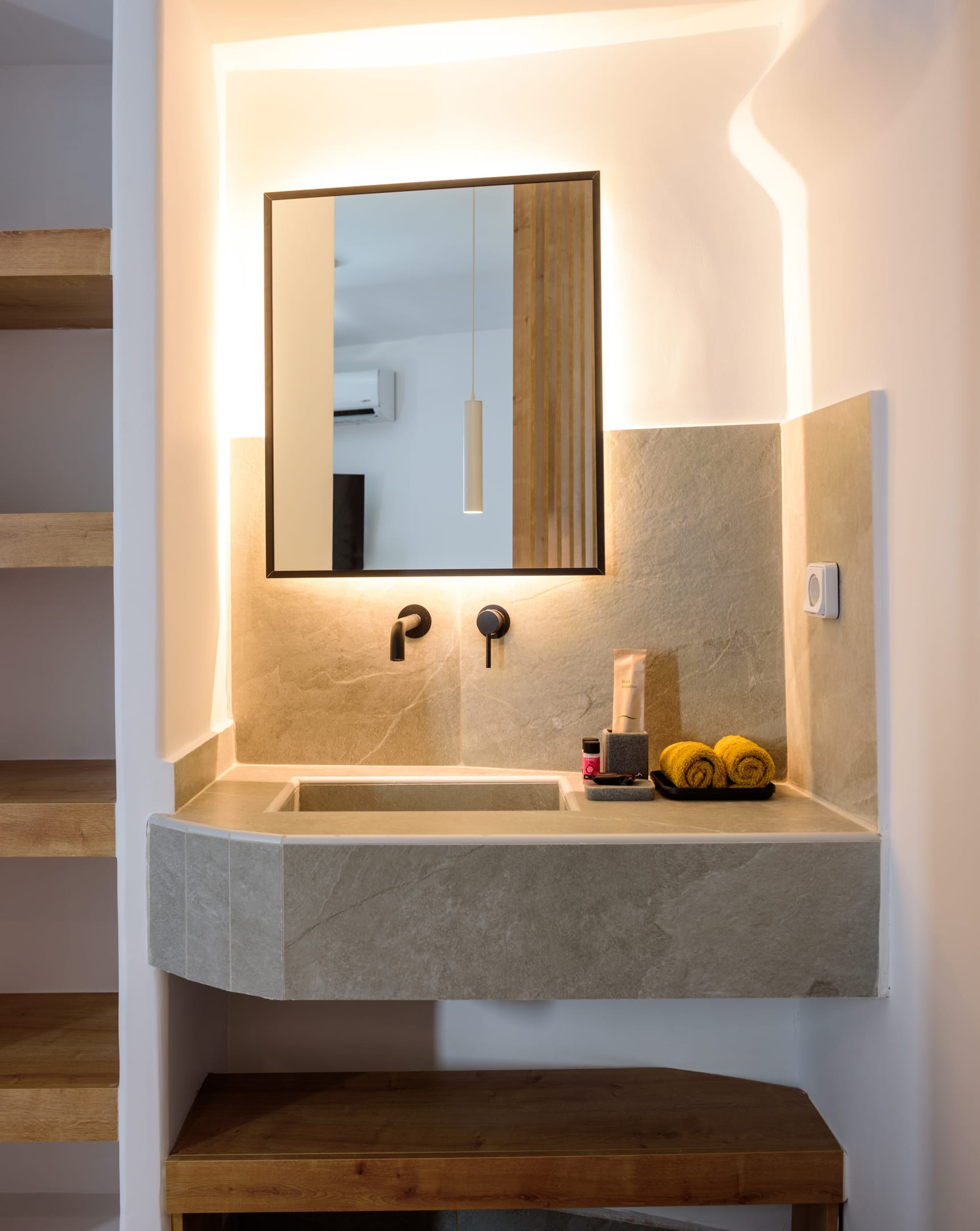 Elia Caldera Suites