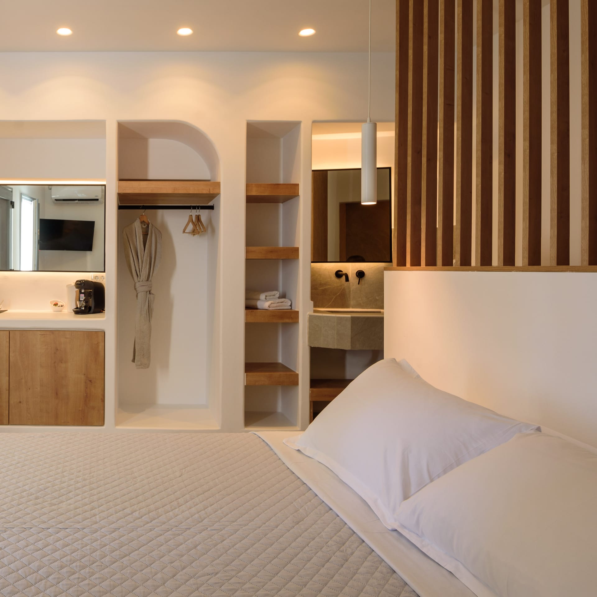 Elia Caldera Suites
