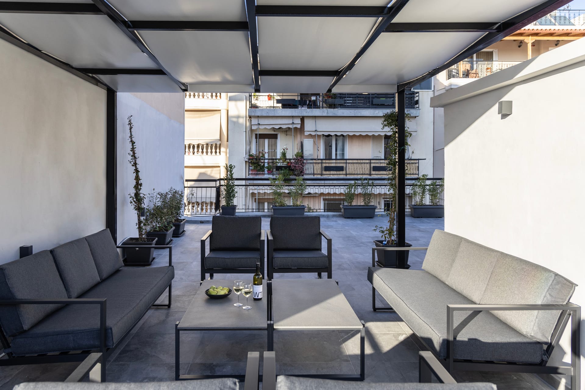 Elliot Petralona, Athens