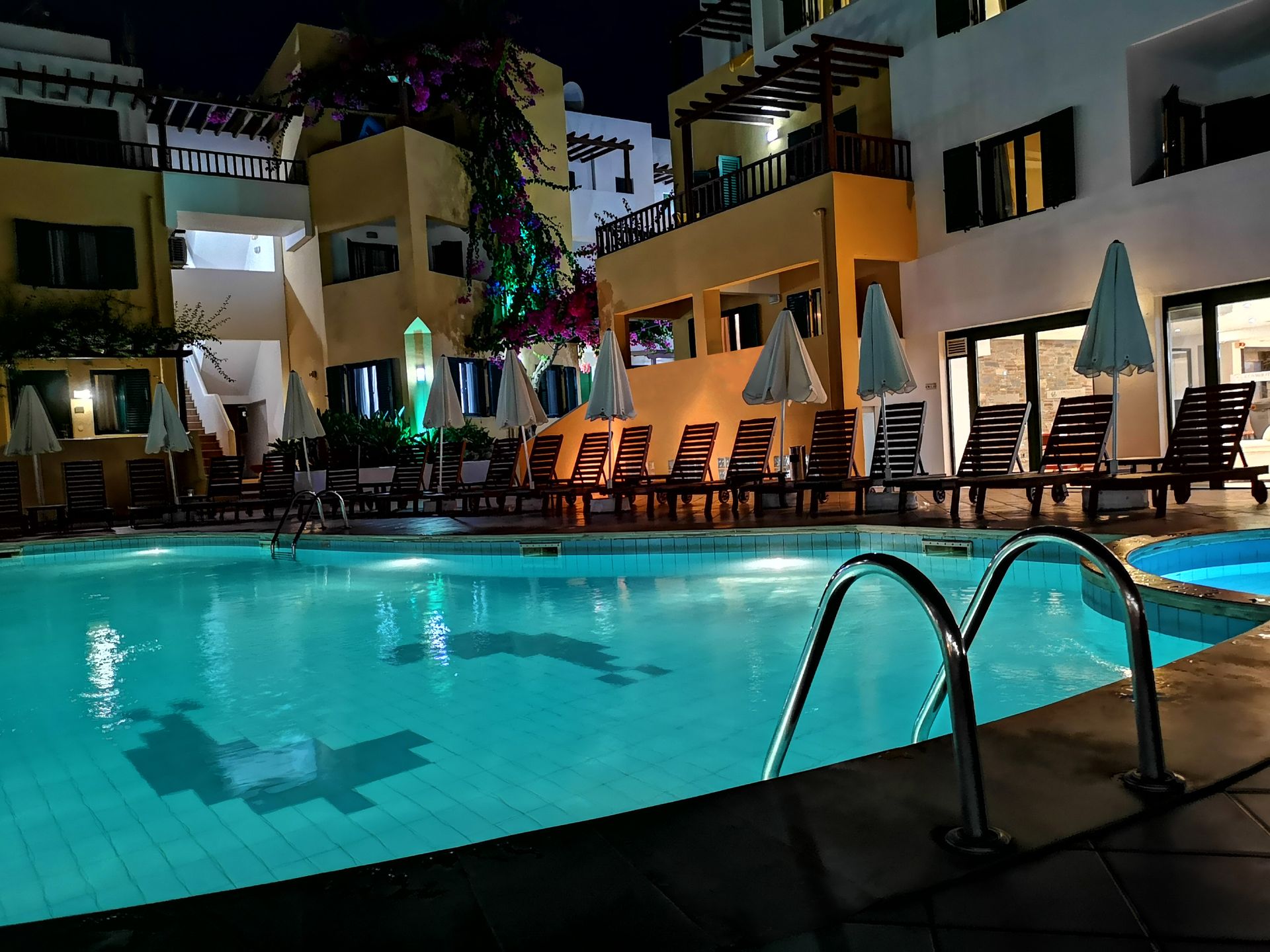 Elmi Suites