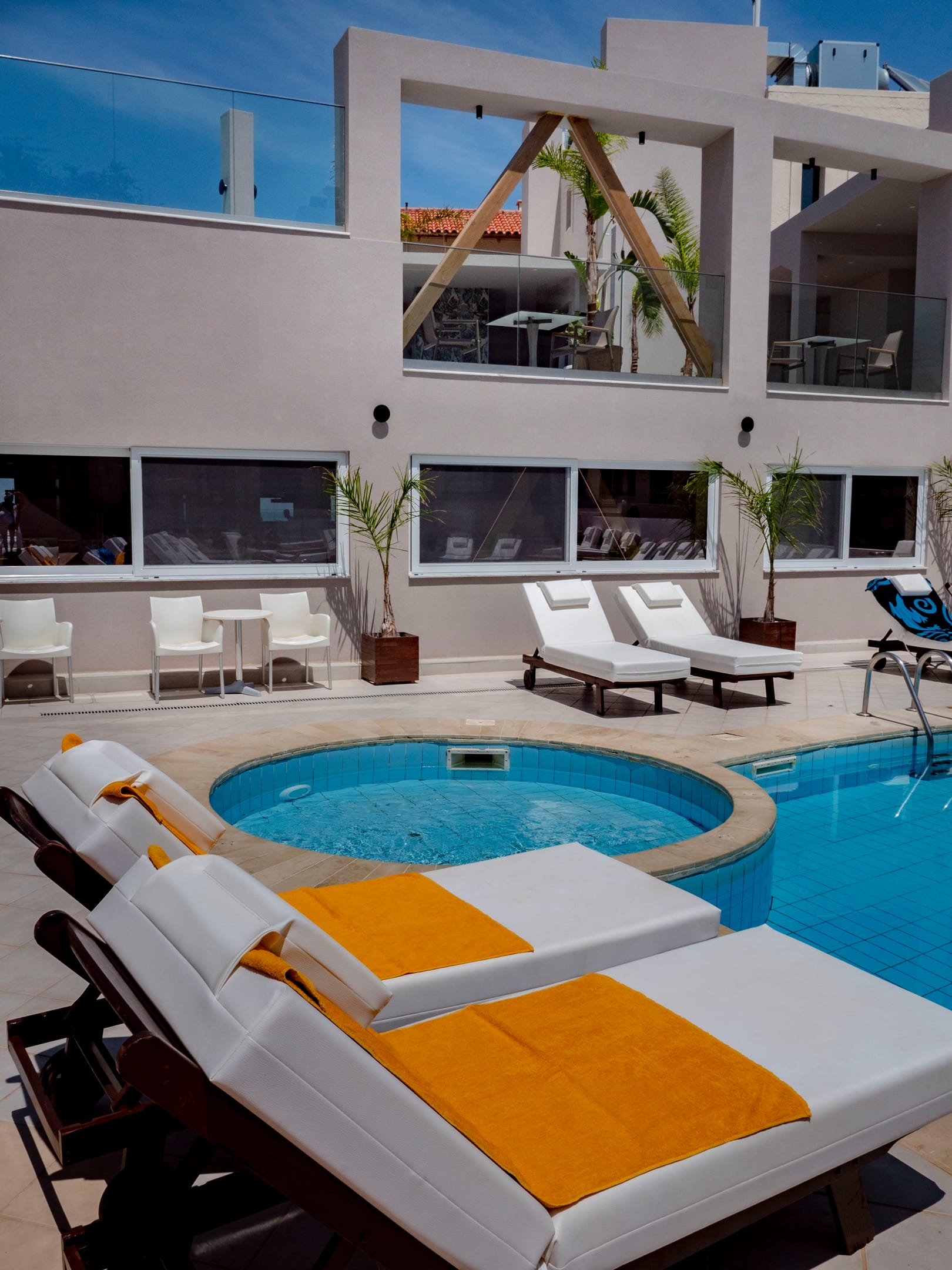 Elmi Suites