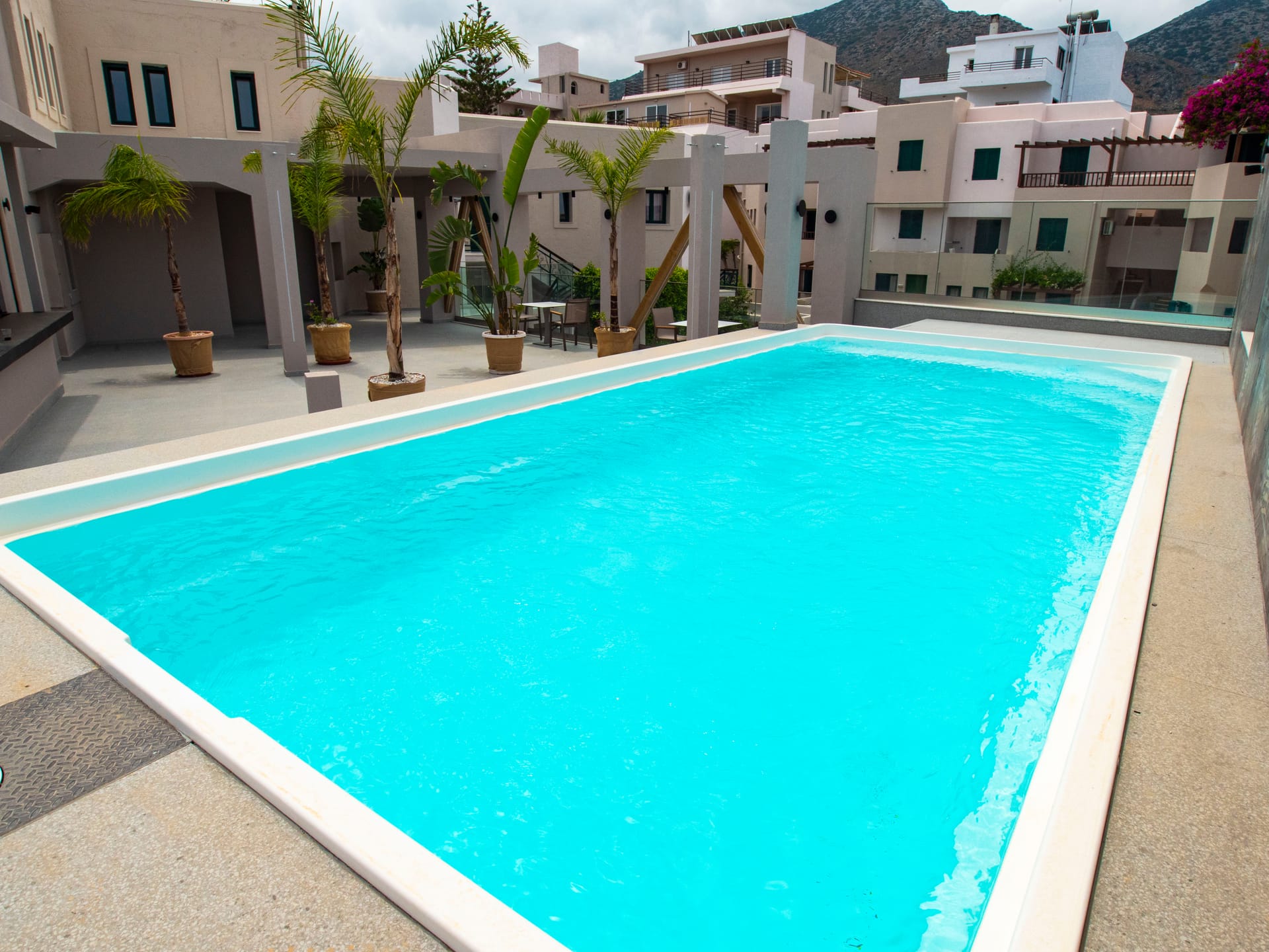Elmi Suites
