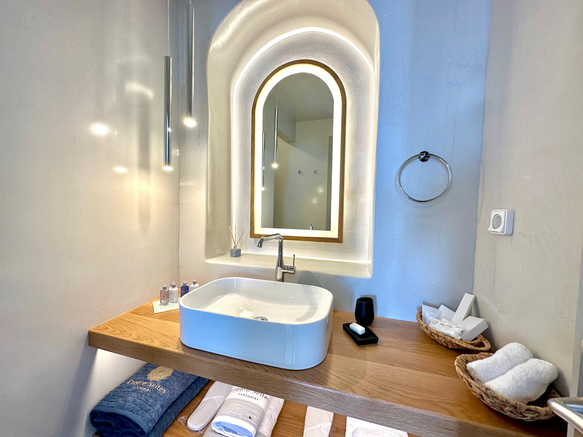 Eteoro Suites