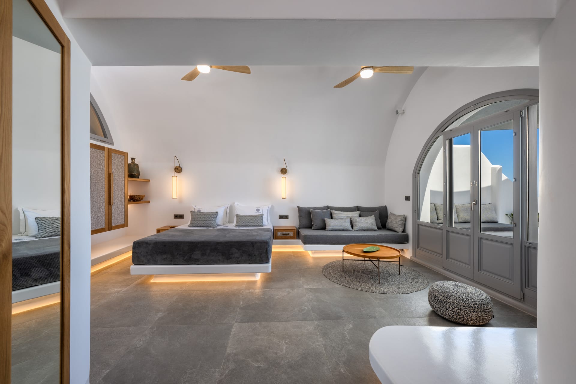 Eteoro Suites
