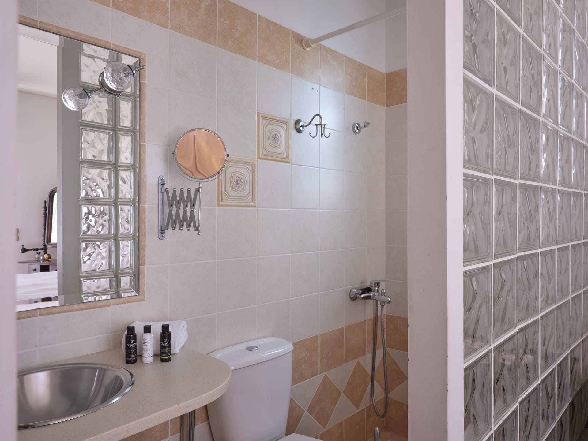 Evi’s Voula Home