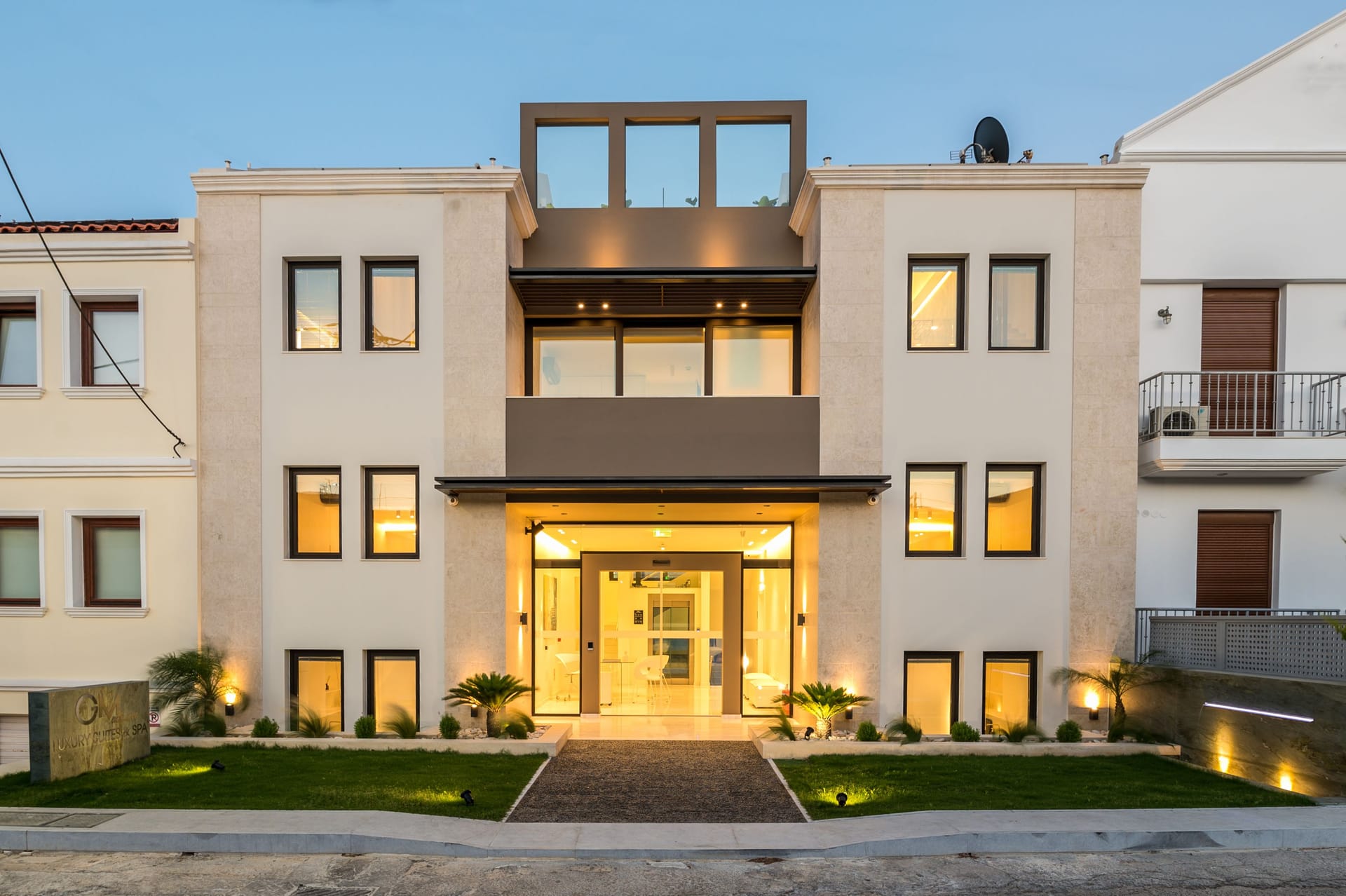 GM Exclusive Luxury Suites And SPA
