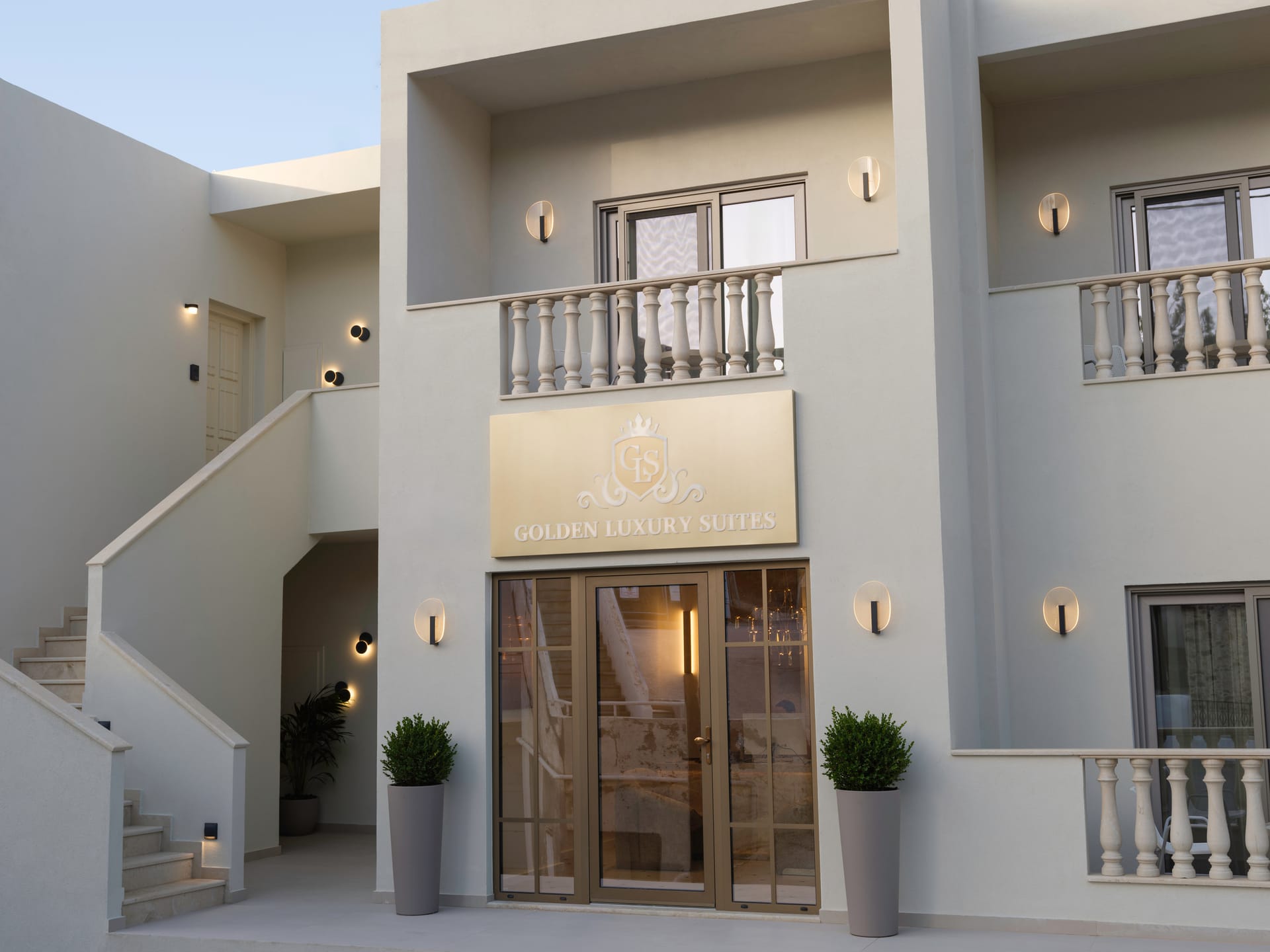Golden Luxury Suites