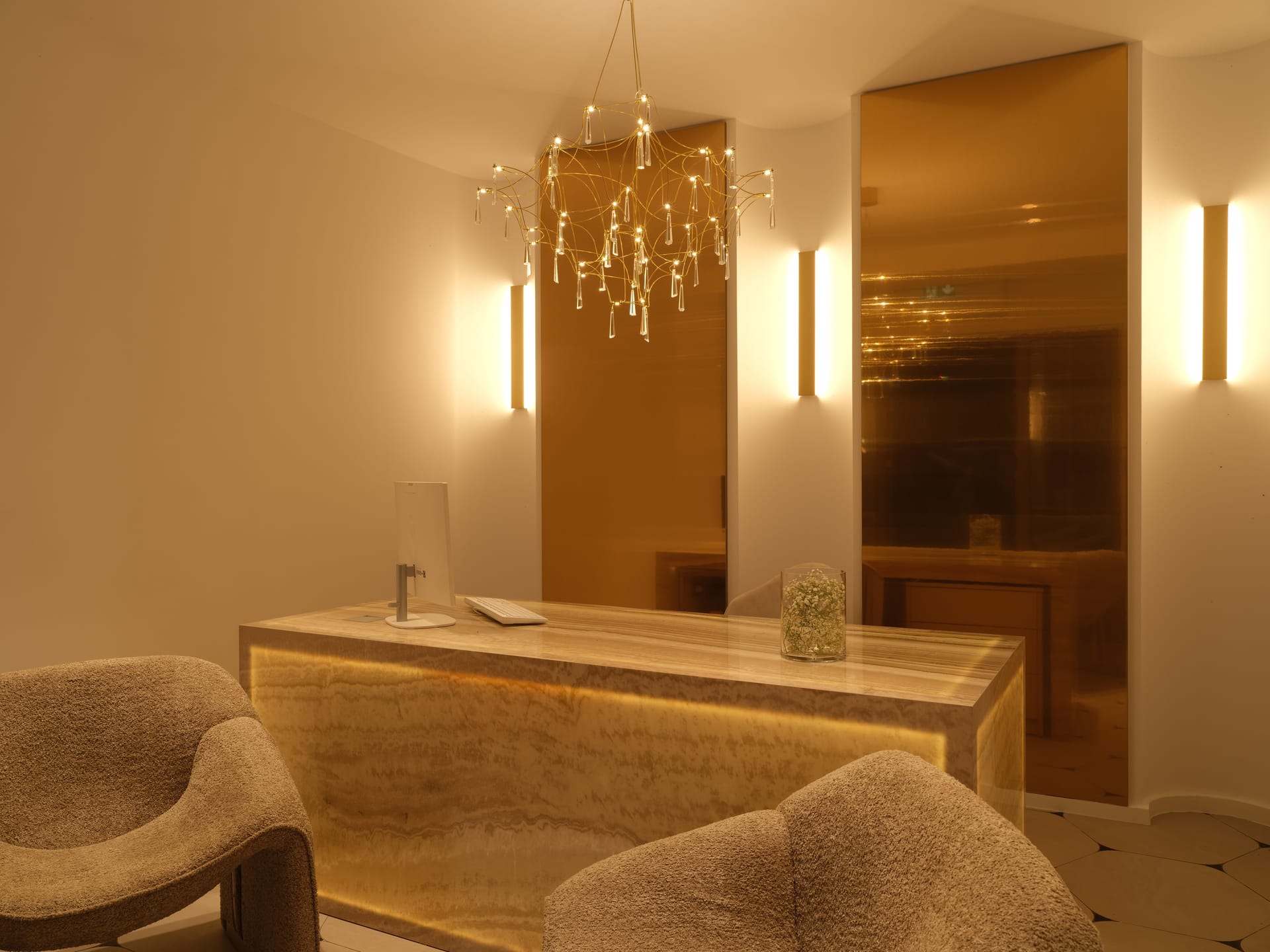 Golden Luxury Suites