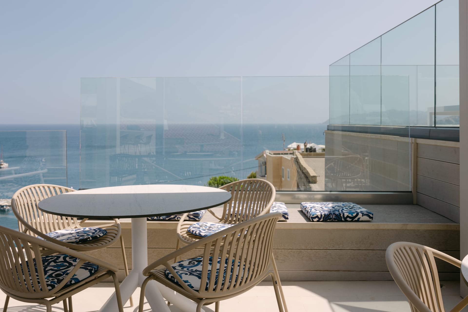 Golden Luxury Suites