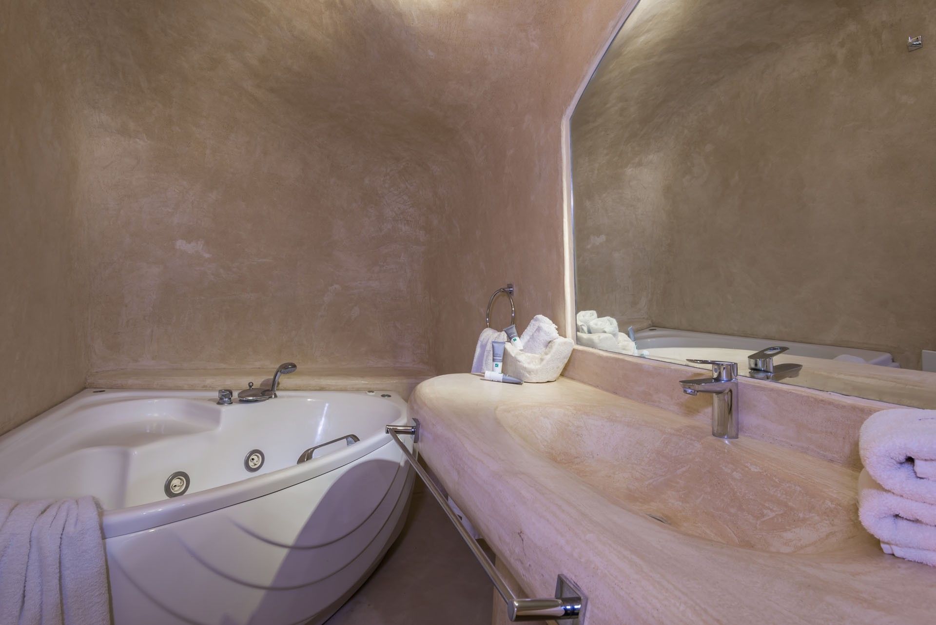Iliovasilema Suites Santorini