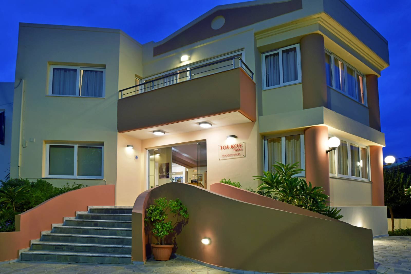 Iolkos Hotel Apartments Chania