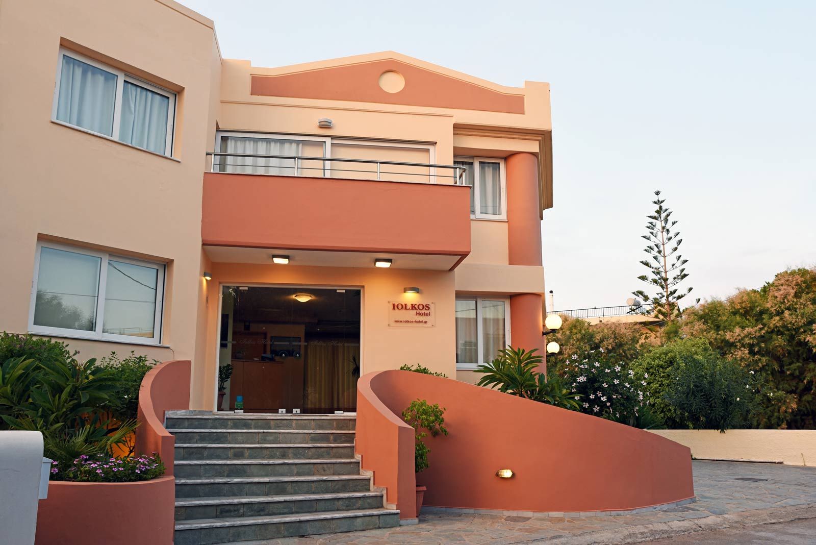 Iolkos Hotel Apartments Chania