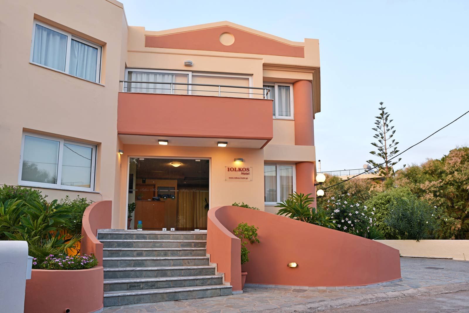 Iolkos Hotel Apartments Chania