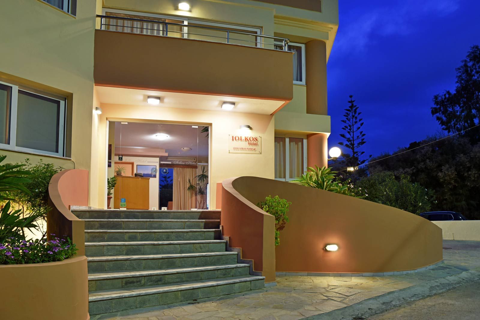 Iolkos Hotel Apartments Chania