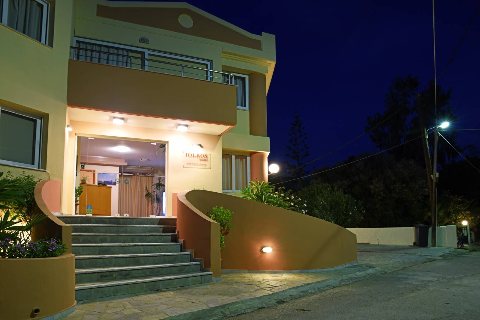 Iolkos Hotel Apartments Chania