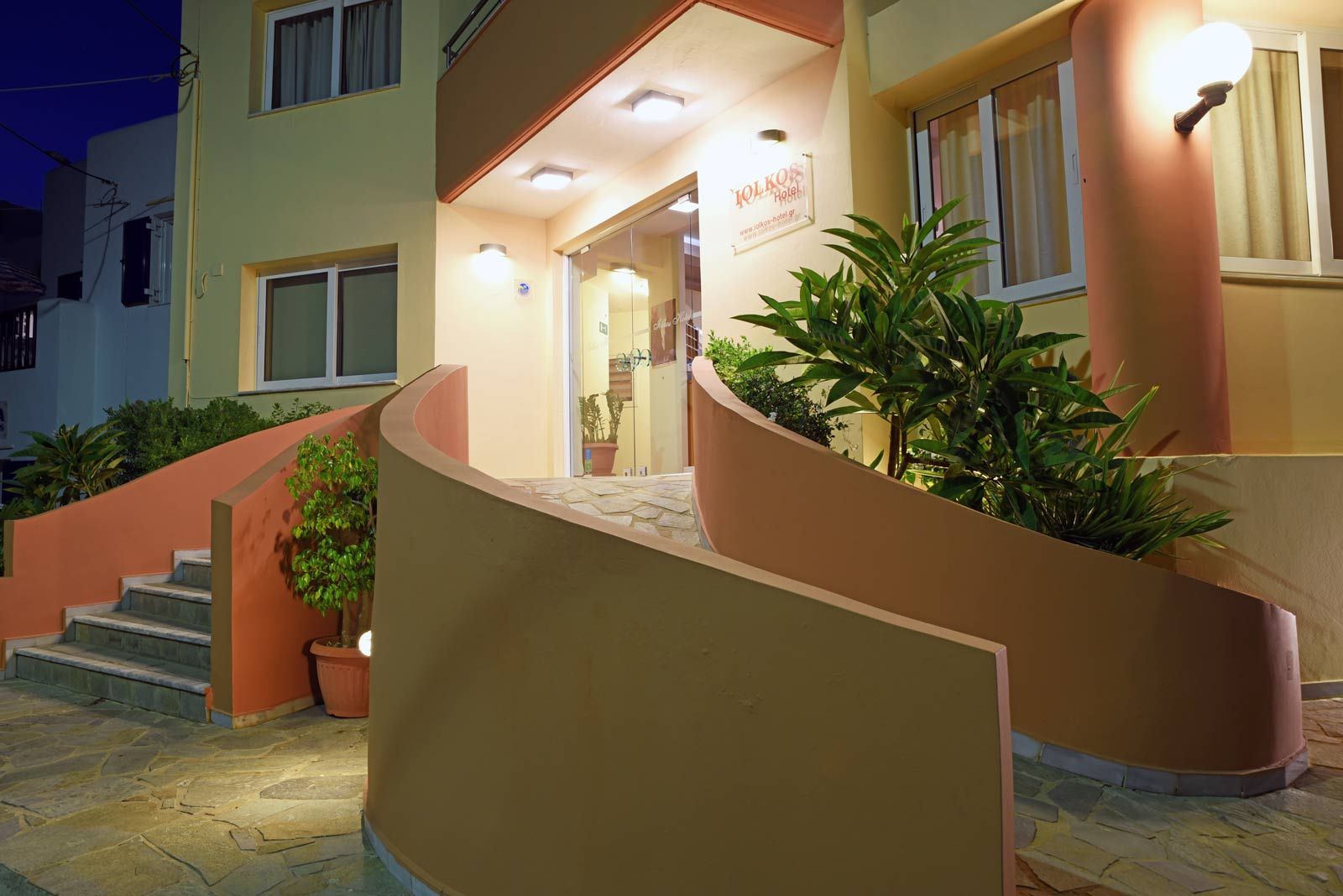 Iolkos Hotel Apartments Chania